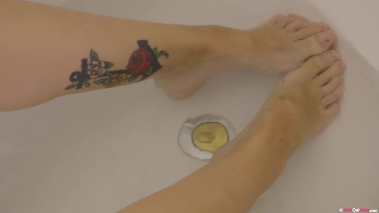 Girls Out West: Voluptuous amateur with big boobs takes bath and masturbates using...