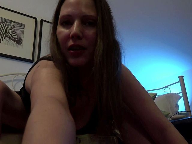 Viktoria Goo - Experienced pissdrinkers wanted! (Viktoria Goo Productions)