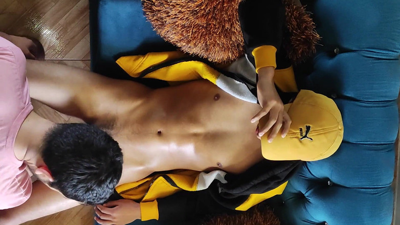 The Substance: Tiro aéreo de uma chamada de casting heterossexual latino