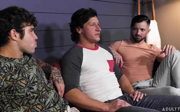 Heteroflexible: Heteroflexible - Horny Casey Everett &amp; Joseph Castlian Team up to Fuck...