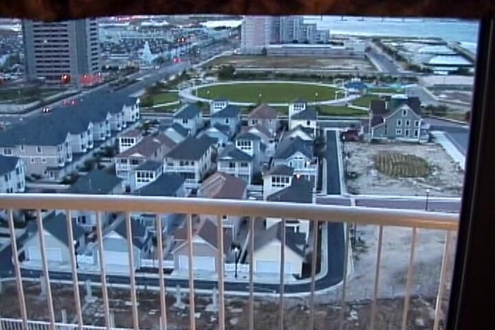 NM fetish femdom videos by Princess Nikki Cruel: 丰满女郎被她的主人取悦