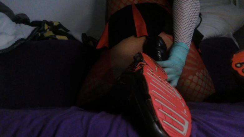 Damaged Hole: Pakaian Pembimbing Sorak Merah Hitam, BBC Untuk Menunggang Orgasme