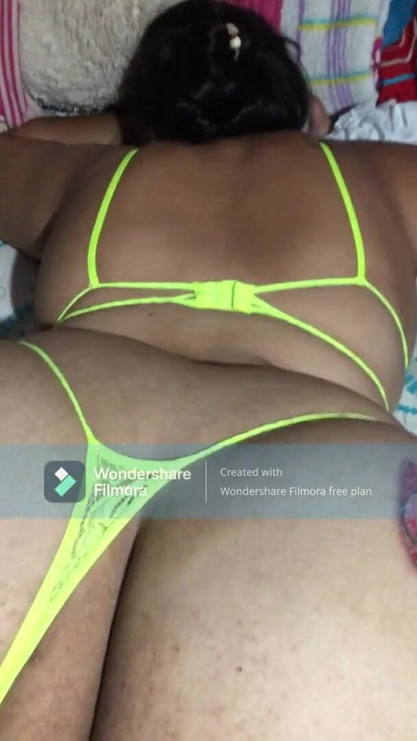 Lexly_16: 배다른 삼촌의 두꺼운 자지를 받는 내 쪼이는 보지