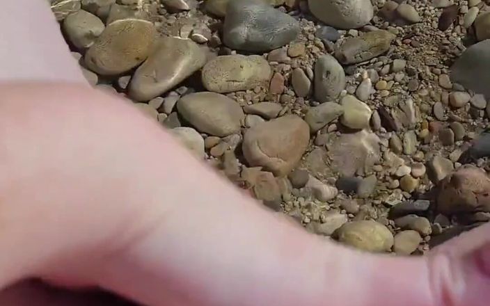 Naughty Mila: Vytvořil toto video na nudistické pláži ve Španělsku. Miluji hraní s...