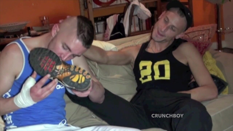 Sneaker gay: Totalne ekstremalne poddanie trampek z łuszczącymi się chłopcami