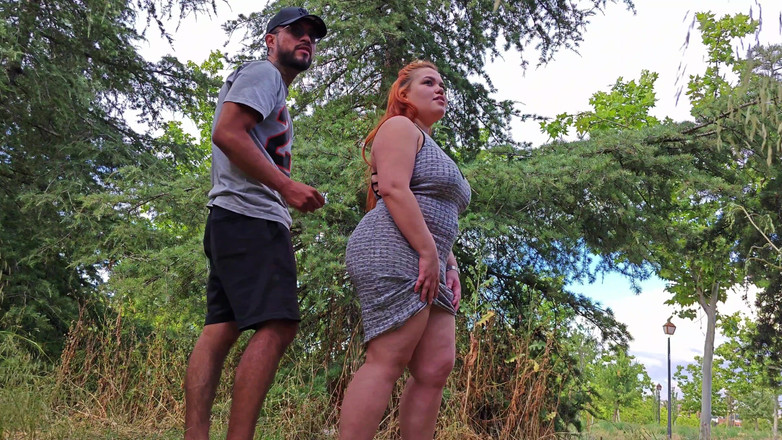 Latincurvyredhead: Baise dans le parc avec ma voisine