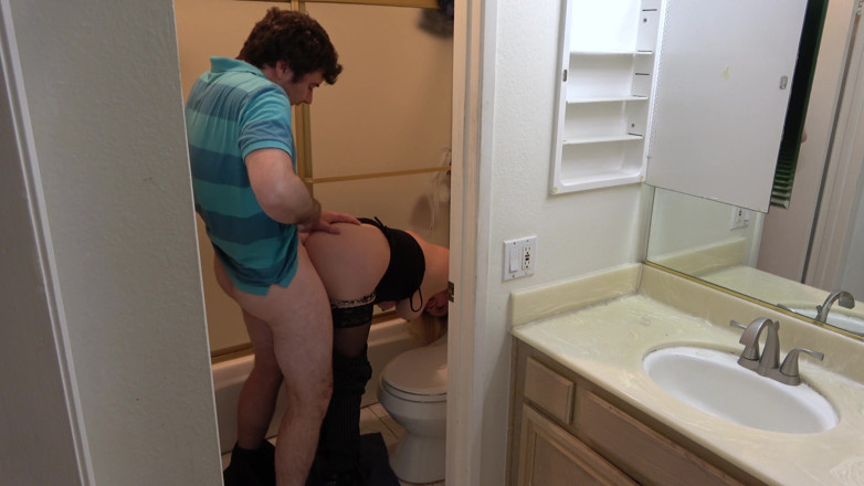 Erin Electra: Stepson caught masturbating in the bathroom fucks stepmom