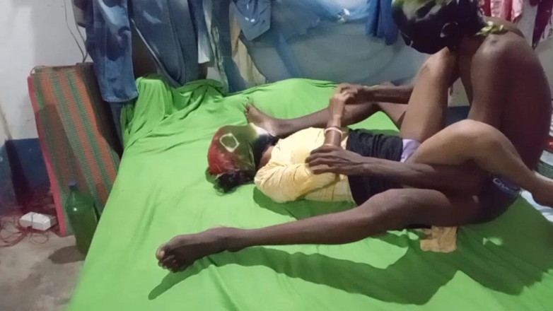 Bengaliauntykichut: Romantic Video with a Desi Aunty Featuring a Hot Butt...