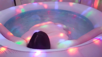 SSBBWLadyBrads: BBW SSBBW belly jiggles play in hot tub