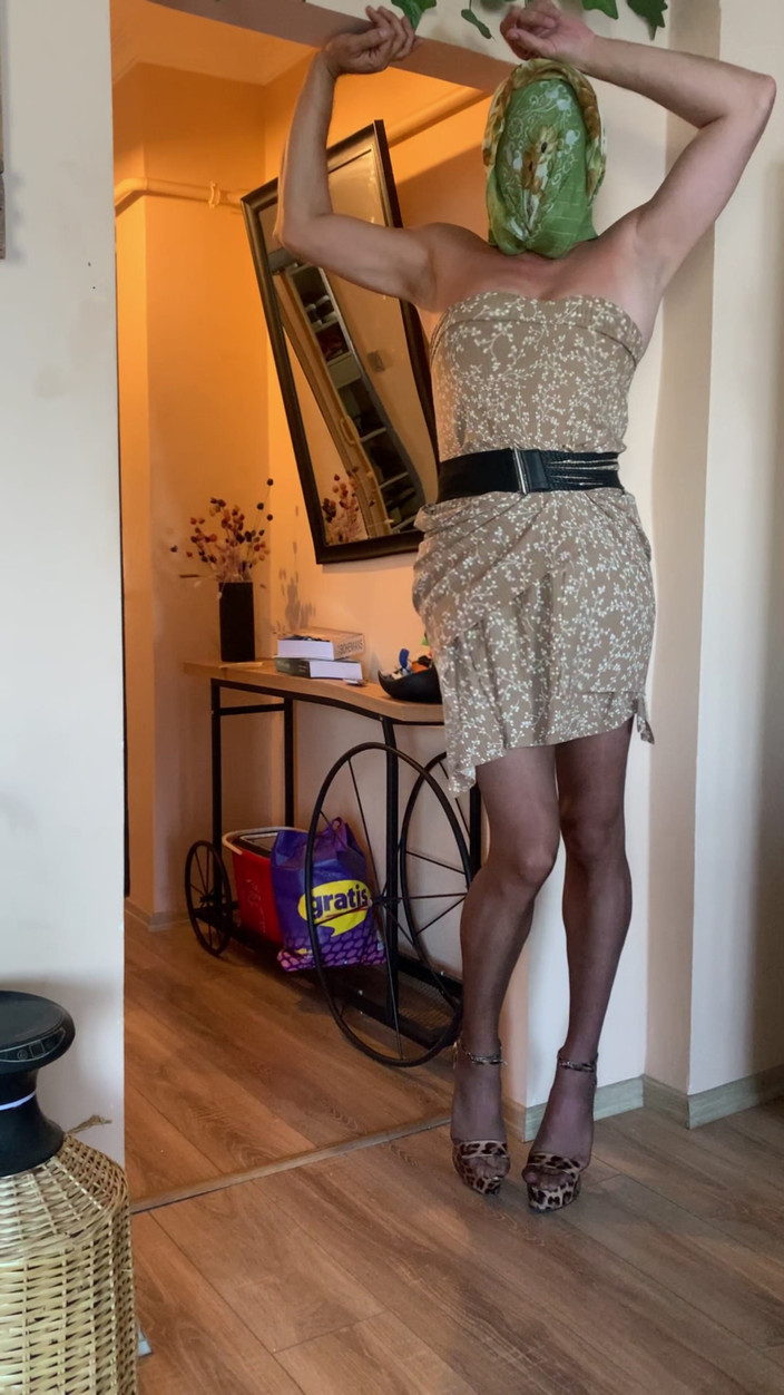 cd_aysemmm: 我向披萨男孩展示我的鸡巴（没有胸罩，没有内裤）