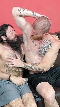 Ativos Brincando Com O Cuzinho Um Do Outro