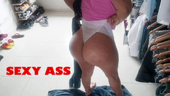 SENSESEX: Femeie latino sexy care își schimbă hainele