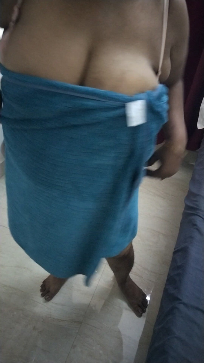Benita sweety: Hot Towel Dance