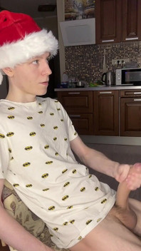 Niegrzeczna sesja solo zalewa Twink Abs z spust