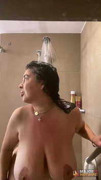 Curvy Hotwife Sucks off Rome Major's BBC in the Shower