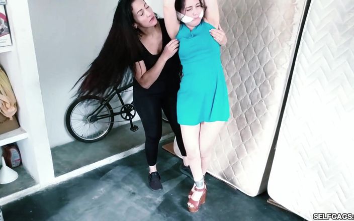 Selfgags Latina Bondage: Feestmeisje gespannen op zolder