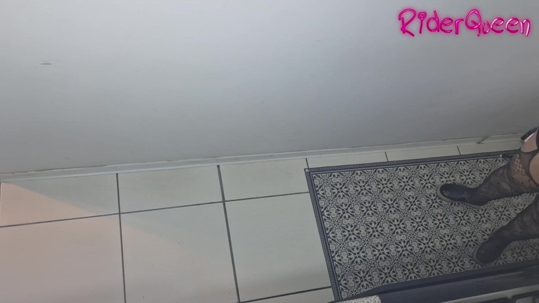 Riderqueen: 继母在厨房操继子 - 粉丝熟女胖美女的视频