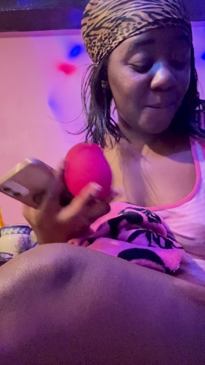 ALLIYAH ALECIA: M-am uitat la porno, apoi s-a excitat, și am ajuns să...