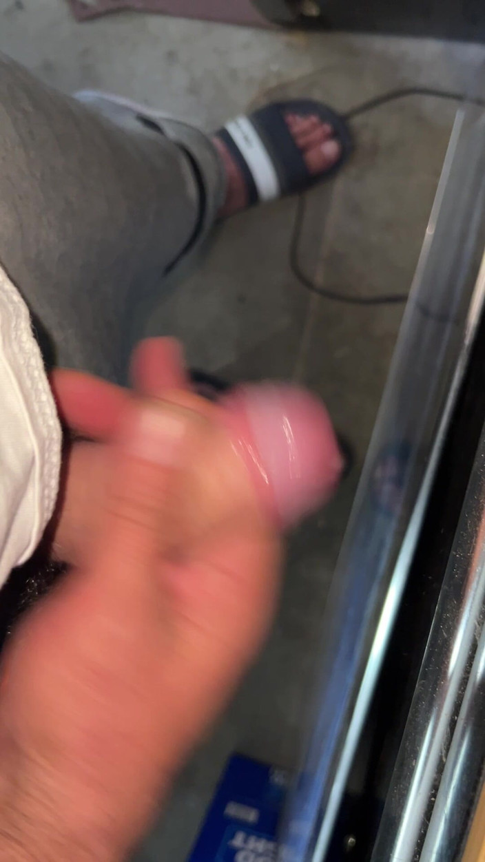 Tribute Studio: Garage Masturbate