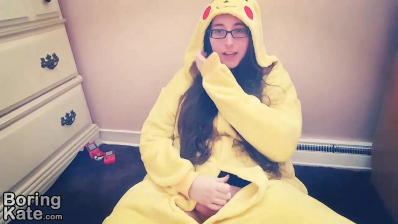 Boring Kate: Pikachu kigurumi'mi sikiyorum