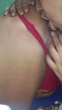 Můj soused mi vykouří zadek, pak mě šuká