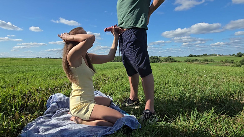 S-Wife Katy: Fucked my traveling companion in the field and finished in...