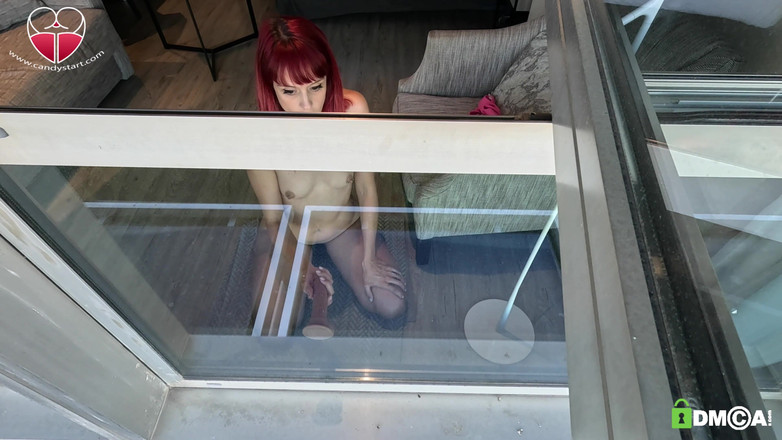 Candystart Videos: Exhibitionisme masturbatie in het raam