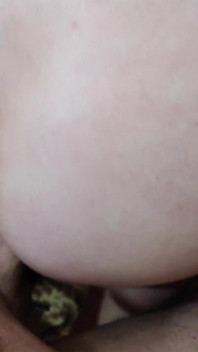 Busty MILF積で甘い猫のベッド