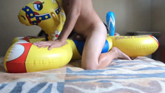 Inflatable Lovers: Dudukin kontol tiang