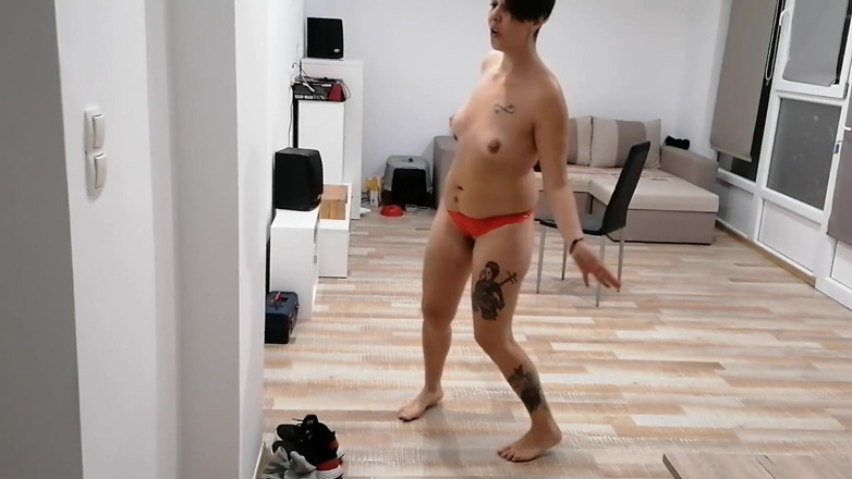 bekycarril: Beky má striptýz