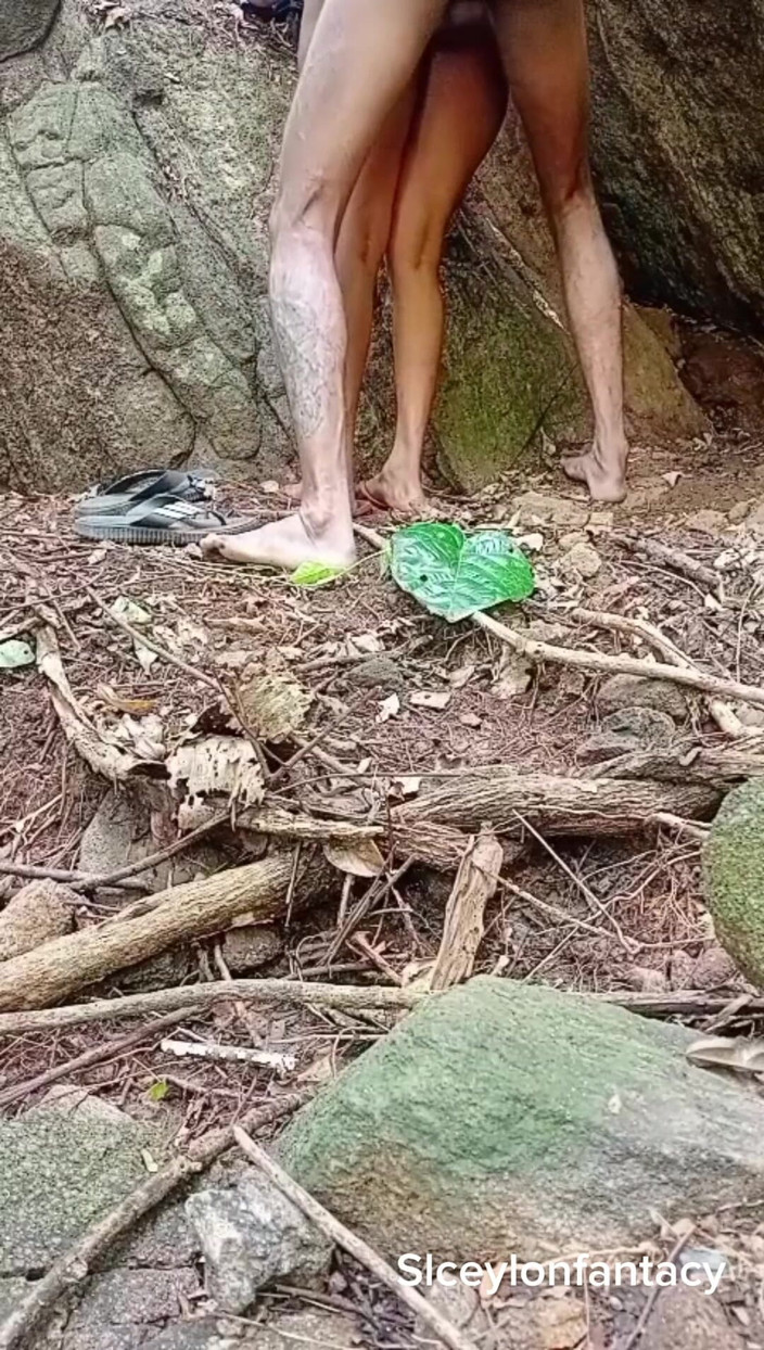 SLXXStudio: Kocası Ormanda Çalışırken Evli Kadın Komşusuyla Sikiliyor