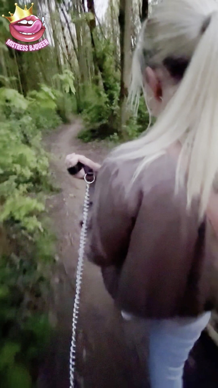 BJQueen and Rod: Humillante castidad caminando con una correa atada a su polla...