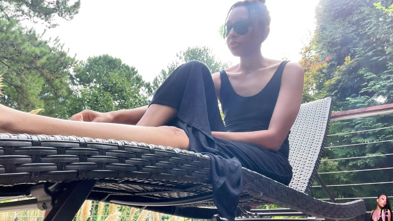 Pink Foxx: Pink Foxx Nettoie La Caméra Voyeur