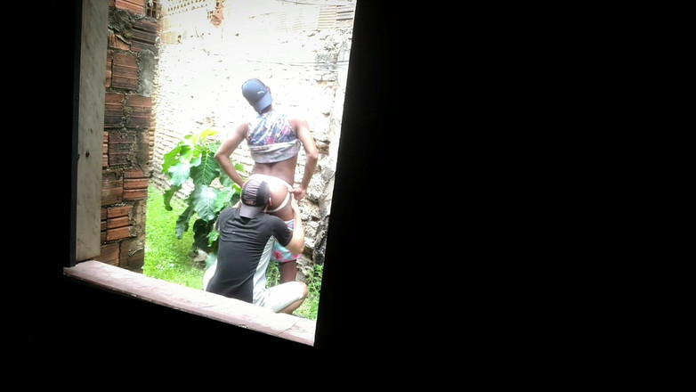 MiguellTrajano: Bezorger volgde klant naar een verlaten partij om zijn kont...