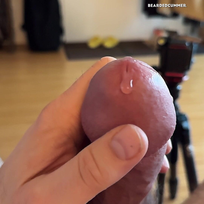 Beardedcummer: Brincando com meu precum pingando (slomo, sem gozada)