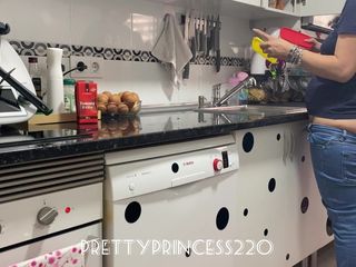 Pretty princess: Начистя на кухні з дупою