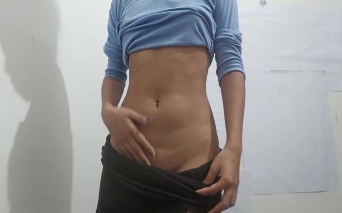 desigirl93: Cô gái nhỏ nhắn dễ thương thủ dâm âm hộ xuất...