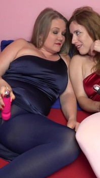 Victoria y Misty le dan una a Logan