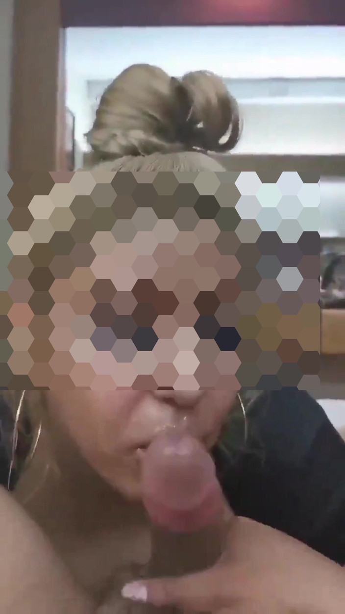 VioletOffer97: Îmi Place Să Mă Sufoc Cu Penisul Lui