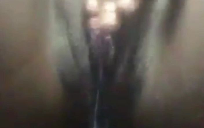 Barqueen: Nu mă pot opri din ejaculare
