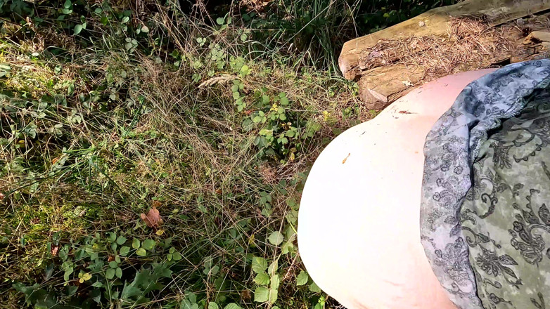 Bouncy Tits Action: Sebat pepeknya di dalam hutan