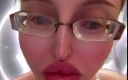 FinDom Goaldigger: 大きな唇の女の子は非常に深くあくびをしています