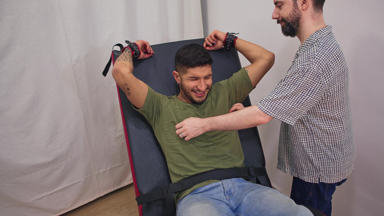 PSM Tickling Network: Mette al lavoro il suo fratellastro