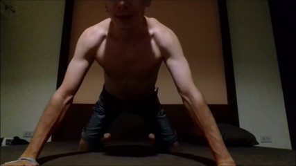 AlexRusFun: 温泉はロシアの男jerkinオフ彼の大きなディックのベッド