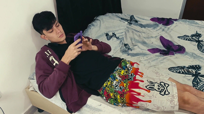 Artemisa74: Üvey oğlum en sevdiği tantaly bebeğiyle mastürbasyon yapıyor ve ona...