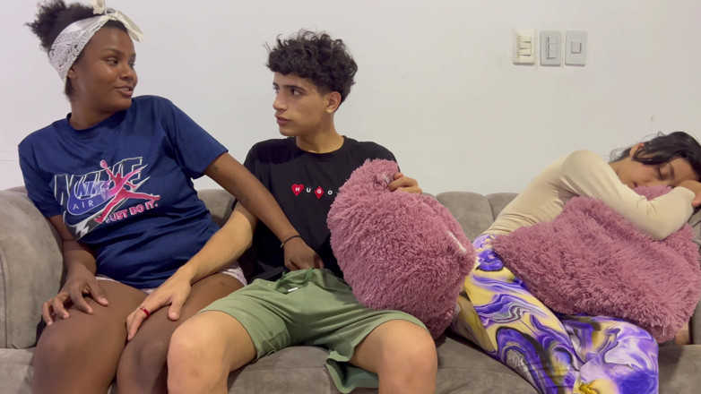 KenaySexxx: Cuckold teman wanita saya tidak menyedari bahawa saya menyelinap kawan...