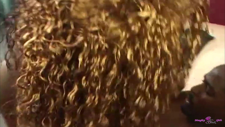 Naughty Black Girls: Docela nadržená černá děvka přesvědčování miluje velké černé péro v její těsné...