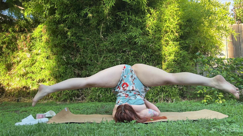 Siri Dahl: Yoga en plein air et étirements avec Siri Dahl - trop sexy...