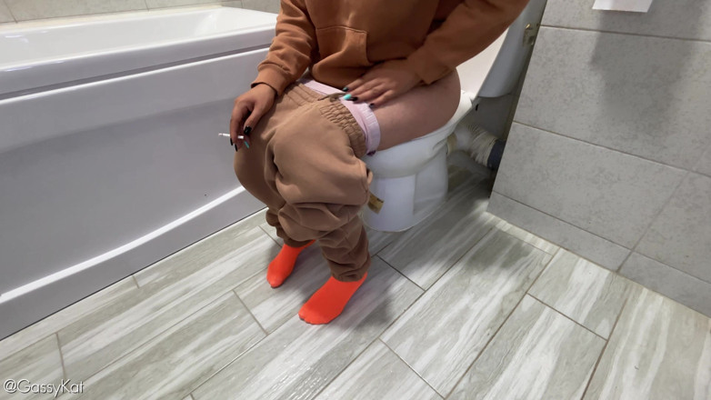 GassyKat: The Daily Toilet S2 Episode 21