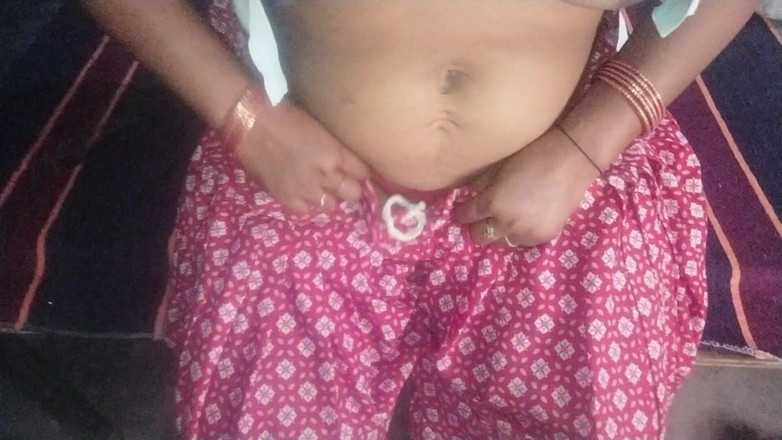 Yourgeeta8899: Tatăl vitreg indian și-a convins fiica vitregă să facă sex